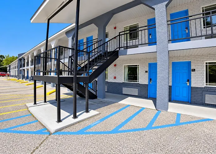 Hotel Blue Star Near Airport I-10 Lafayette